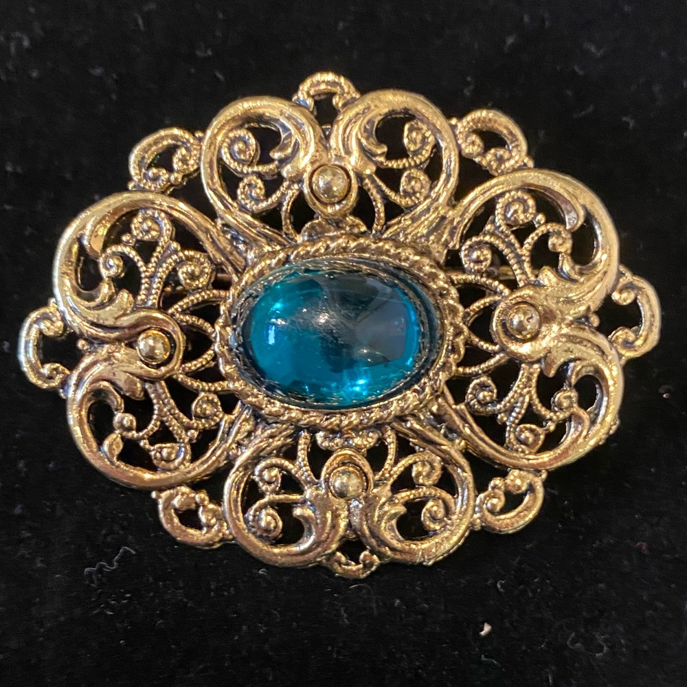 Gold with emerald color stone